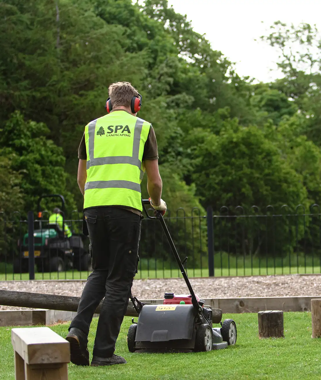 grounds-maintenance-benefits-of-spa-landscaping